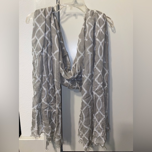 Light Gray Patterned Scarf - Picture 2 of 3